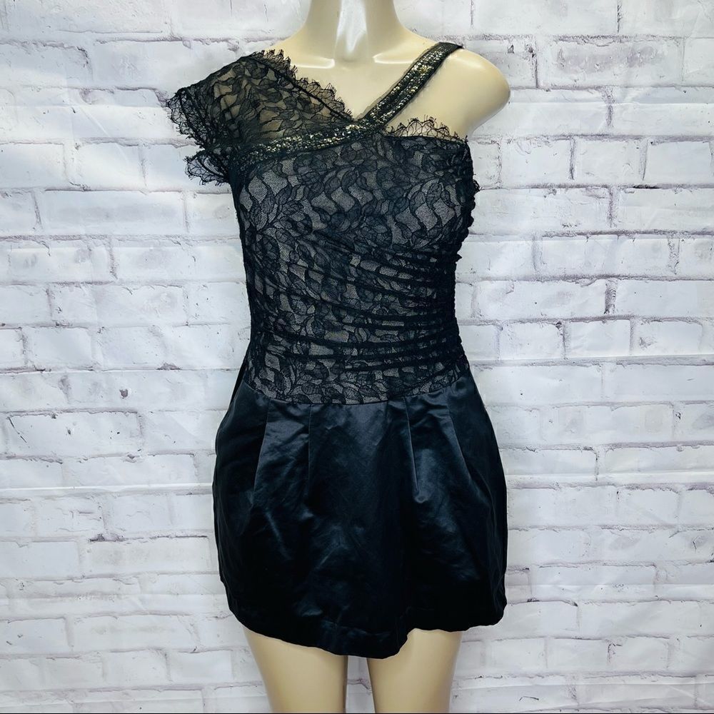 Bcbgmaxazria stunning lace/ Sequins Asymmetrical dress with pockets
